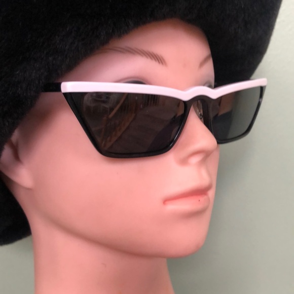 Prada SPR19U Sunglasses - Picture 6 of 10